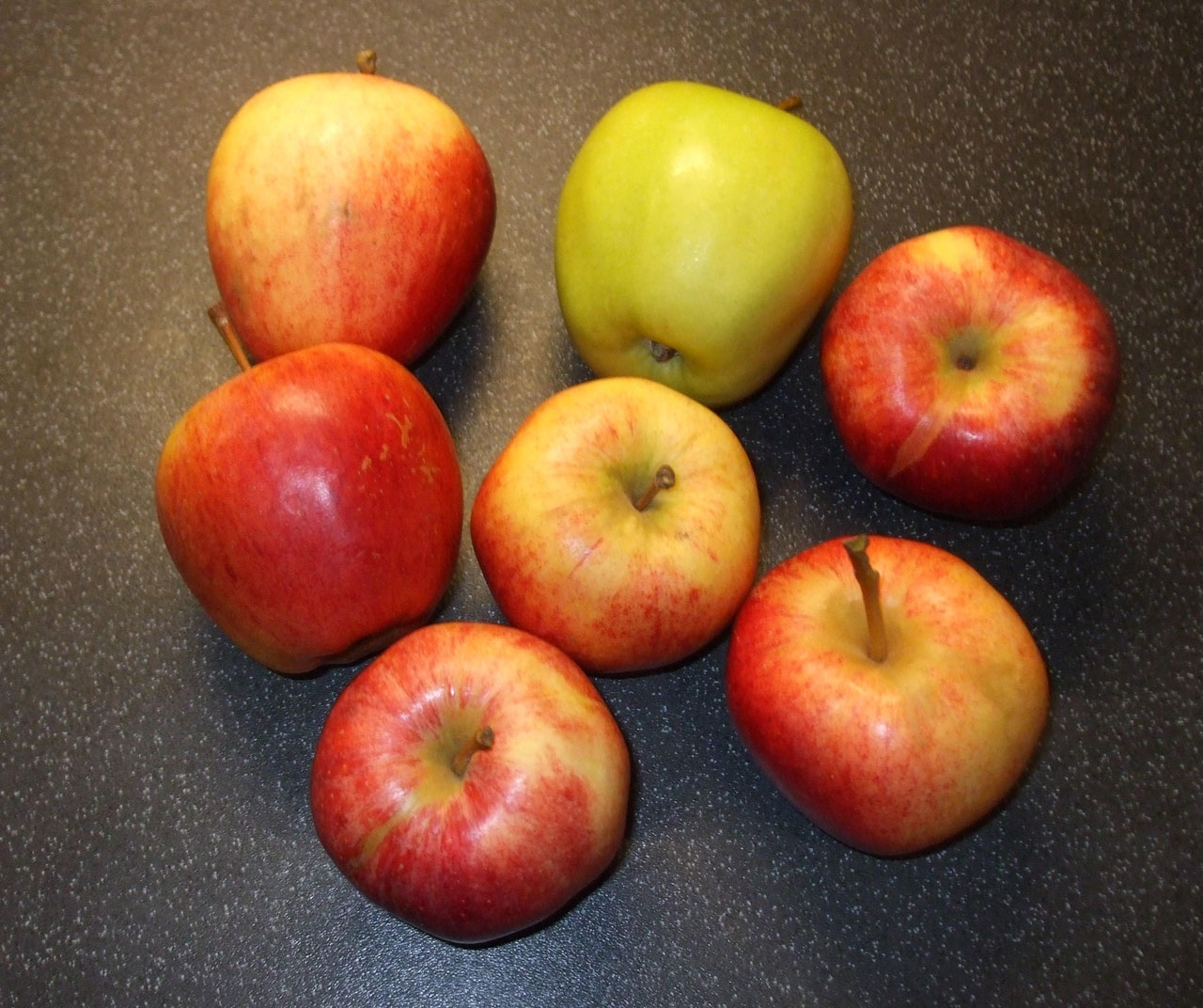 Семь яблок